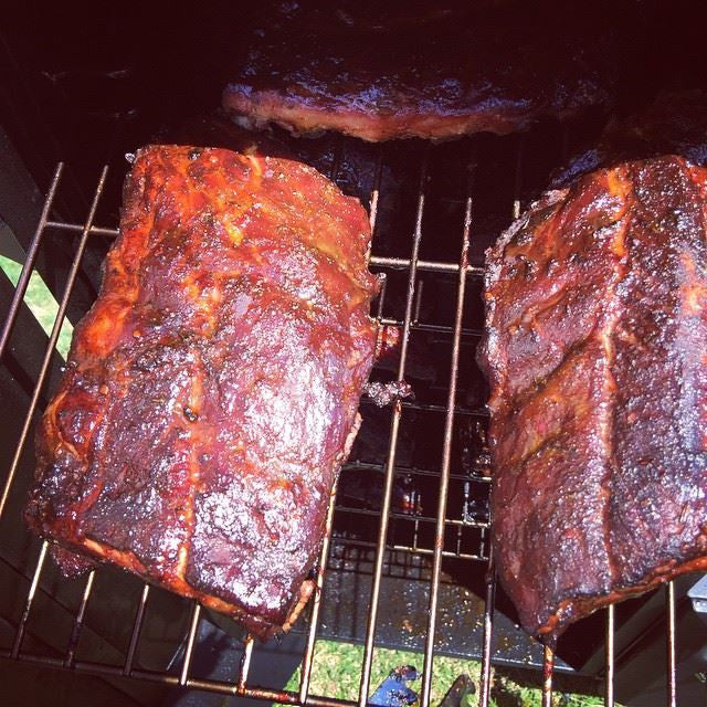 Why Outdoor Smokers Are Always a Hit At a Party